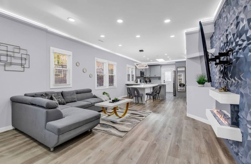 Villa Heights House | Spacious House in Charlotte Close to NoDa District