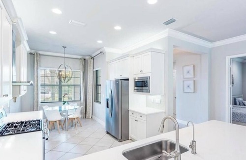 Naples House | Spacious house, sleeps 6 in beautiful Naples! Resort style pools, pickleball…