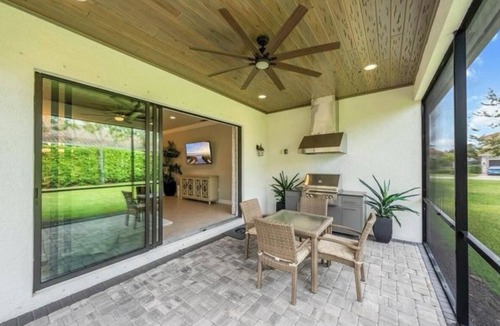 Naples House | Spacious house, sleeps 6 in beautiful Naples! Resort style pools, pickleball…