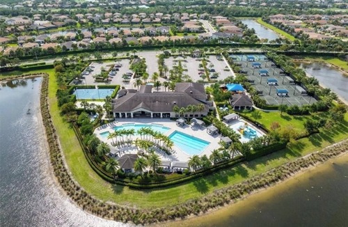 Naples House | Spacious house, sleeps 6 in beautiful Naples! Resort style pools, pickleball…