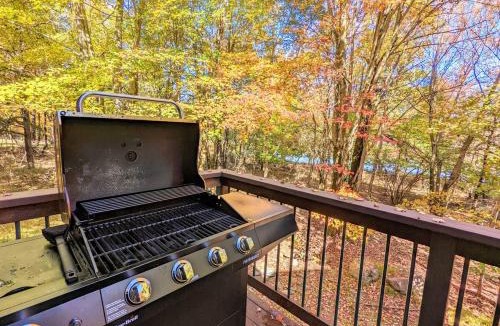 Briar Crest Woods House | Spacious Lake Front Winter Retreat! Less than 10 Min to Big Boulder!