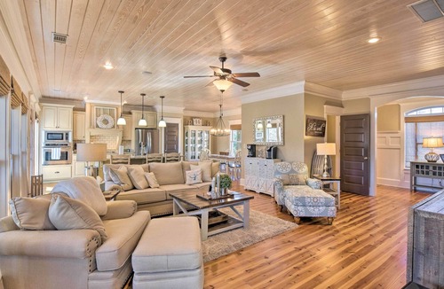 Gumlog House | Spacious Lake Hartwell Home w/ Dock & Views!