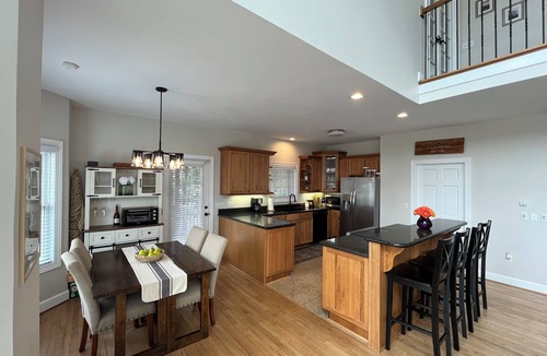 Prosperity House | Spacious Lake Murray Waterfront Retreat