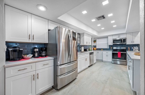On Top of The World House | Spacious Lakefront pool retreat in Clearwater less than 20 min to beaches