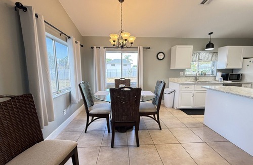 North Fort Myers House | Spacious lakefront pool home in North Fort Myers - Horizon Oasis