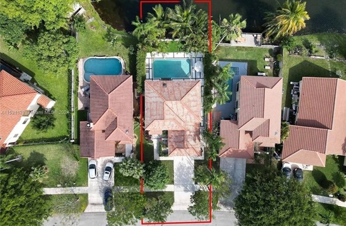 Deerfield Beach Villa | Spacious Lakeview 3-BR Oasis with Pool & HotTub in Deerfield Beach,FL