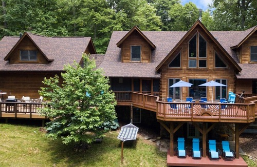Millville Cabin | Spacious Log Villa 6700sf Hot tub-wine country-19ac