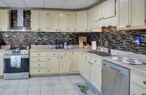 McMinnville House | Spacious McMinnville Vacation Home w/Gas Grill!