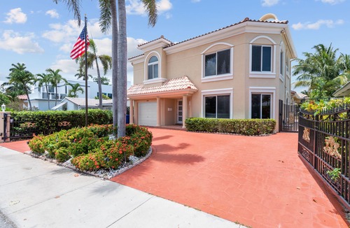 Birch Park Finger Streets House | Spacious Mediterranean Beach Villa STEPS to the BEACH With Heated Pool & Spa!