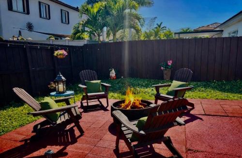 Tamiami House | Spacious Miami Home for Groups w Patio,BBQ,Fire Pit