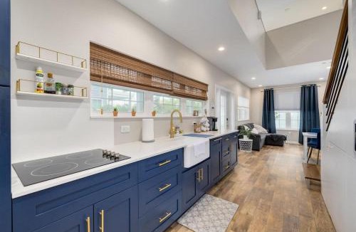 Downtown Dunedin House | Spacious & Modern Tiny Home with Pool in Dunedin