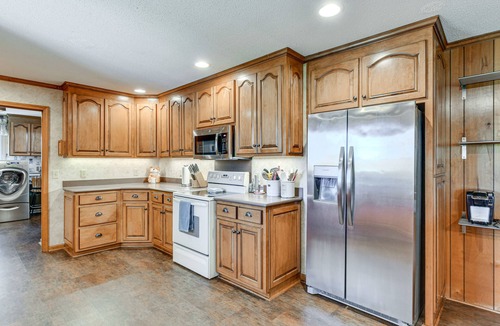 Southmont House | Spacious Mount Pleasant Home w/Grill & Yard!