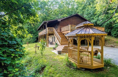 Franklin House | Spacious mountain getaway with game room, hot tub, fireplace & washer/dryer