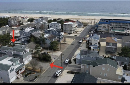 North Beach Haven House | Spacious newly renovated house --6 houses from the beach