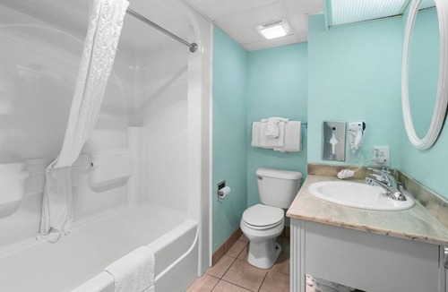 Myrtle Beach Hotel | Spacious Ocean View King:11th Flr Hot Breakfast