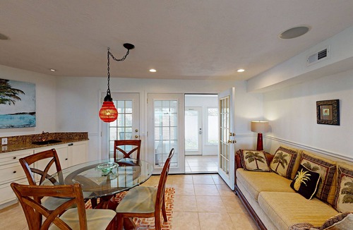 Glenwood House | Spacious Oceanfront House has Private Pool, Ocean Deck and Panoramic Ocean Views