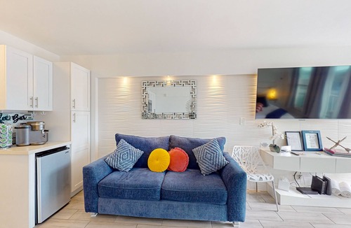 East Daytona Apartment | Spacious oceanview studio condo with pool, beach access and washer/dryer