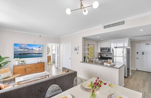 Coconut Grove Apartment | Spacious Open-Concept 2BR - Coconut Grove