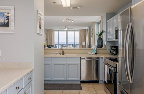 Pensacola Beach Condo | Spacious, open layout floor to ceiling with a wrap around balcony - ED1250