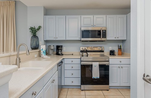 Pensacola Beach Condo | Spacious, open layout floor to ceiling with a wrap around balcony - ED1250