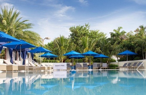 Captiva Hotel | Spacious Poolside Unit w/Balcony | Free Parking | Outdoor Swimming Pool