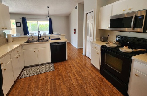 Lakeland House | Spacious Private Family Home with Pool