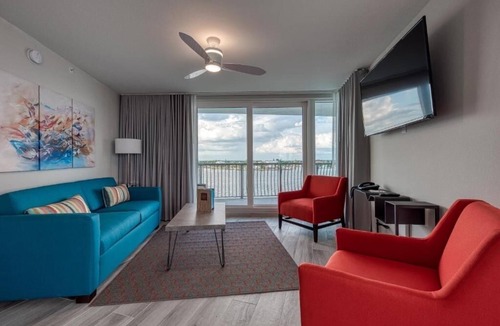 Treasure Island Hotel | Spacious Resort Suite w/Full Kitchen & Stunning Sunsets in Treasure Island