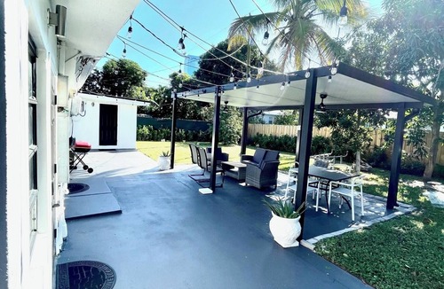 Buena Vista House | Spacious Retreat in Buena Vista-Design District.