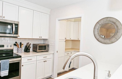 Westport House | Spacious Retreat Near Lake Norman | Sleeps 6