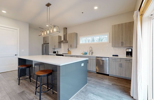 Chestnut Hill Condo | Spacious river-view condo with fast Wi-Fi, perfectly located near downtown