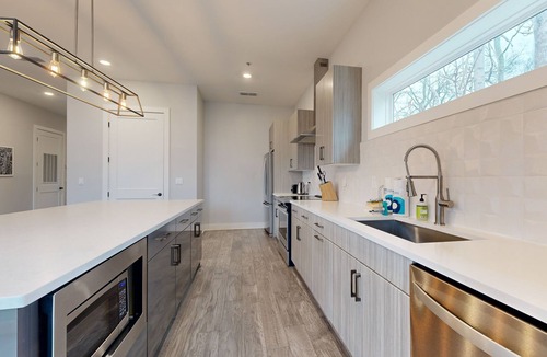 Chestnut Hill Condo | Spacious river-view condo with fast Wi-Fi, perfectly located near downtown