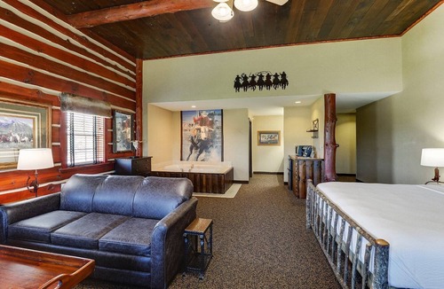 Columbia Hotel | Spacious Rustic-Charm Suites in Columbia - Pool, Fireplace | 2 Units