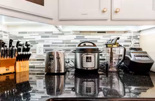 Lilburn House | Spacious Sneville 3BD Home w/Home Office proximity to Atlanta