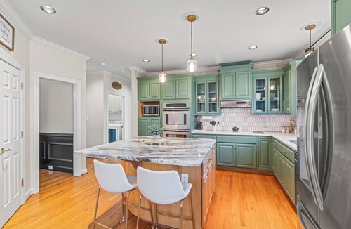 Newport News House | Spacious Solace House in Historic Hampton- bedroom with full bath on 1st floor