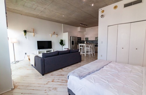 Downtown Miami Apartment | Spacious studio apartment with a balcony