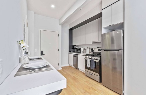 Upper East Side Apartment | Spacious Studio with Charming Juliet Balcony