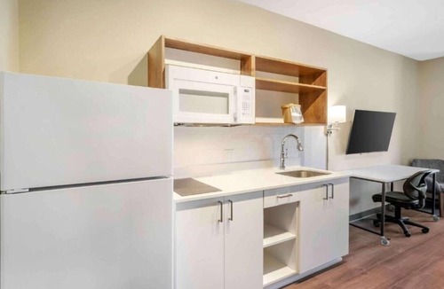 Biggar Hotel | Spacious Suite Perfect for Families Visiting Fort Myers Attractions