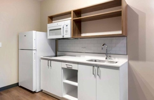Biggar Hotel | Spacious Suite Perfect for Families Visiting Fort Myers Attractions