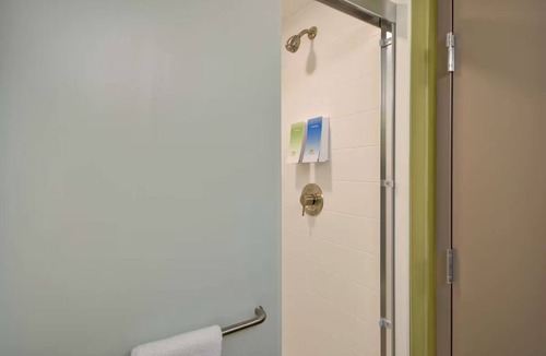 Rock Hill Hotel | Spacious Suite w/Outdoor Pool + Free Breakfast Near Rock Hill Sports Complex