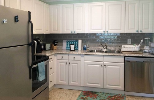 Sea Park Homes House | Spacious & Sunny, Beach Cottage - Walk to Beach