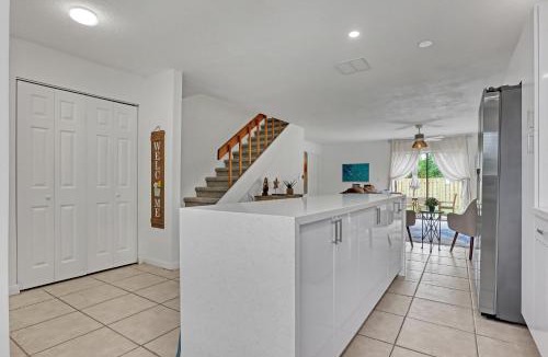 Cocoa Beach House | Spacious Townhome 5 Mins Walk to Beach