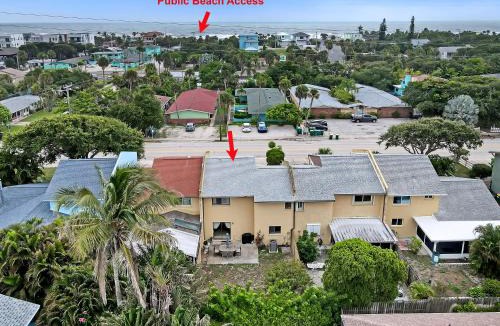 Cocoa Beach House | Spacious Townhome 5 Mins Walk to Beach