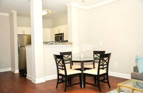 SoNo Apartment | Spacious & Vibrant | Heart of Midtown | FREE park