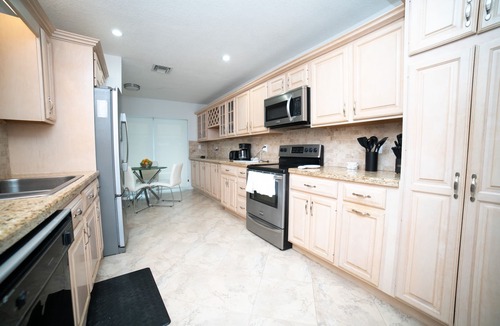 Ludlam Villa | 🏖Spacious Villa 🌴 4-Bedroom with Heated Pool 🤩🔥