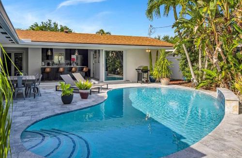 Imperial Point House | Spacious Villa for 15 w Pool & Outdoor Oasis