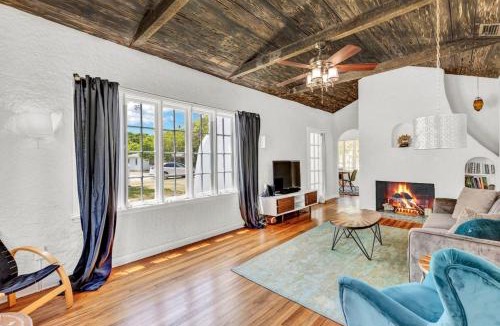 Kingston House | Spanish Beach Bungalow 4br 2bath