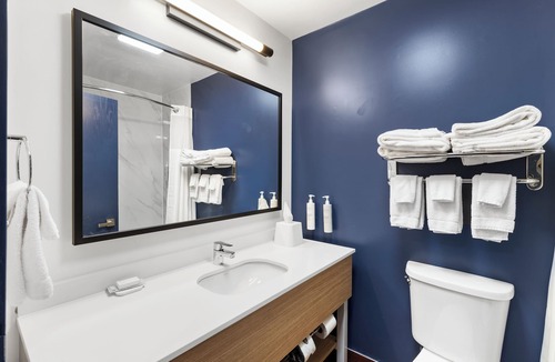 Abingdon Hotel | Spark by Hilton Abingdon I-81 near Fairgrounds