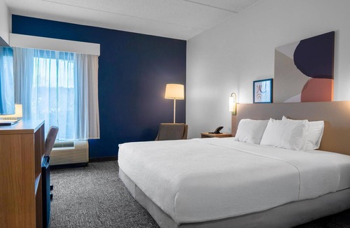 Town Center Hotel | Spark by Hilton Atlanta Kennesaw Town Center