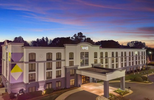 Executive Park Hotel | Spark By Hilton Charlotte Tyvola I-77