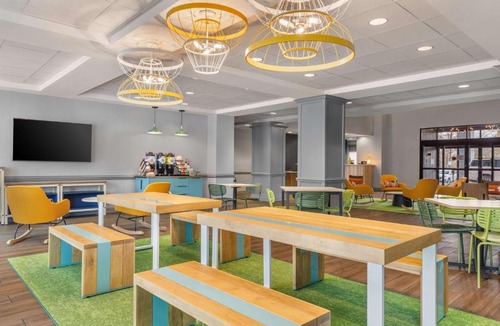 Executive Park Hotel | Spark By Hilton Charlotte Tyvola I-77